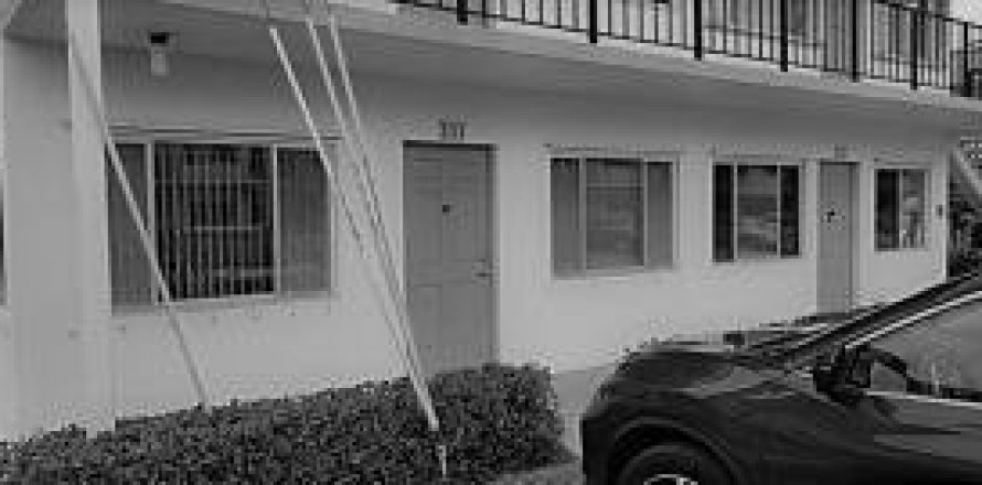 Condo in Lake Worth, Florida, 2 bedrooms № 785736