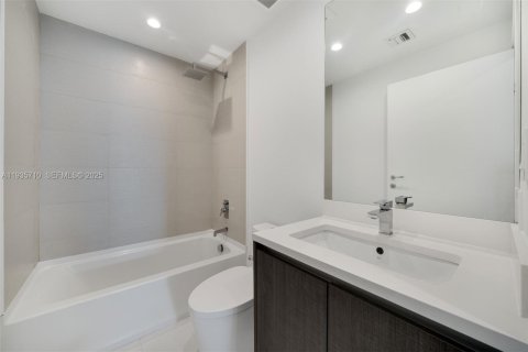 Condo in Bay Harbor Islands, Florida, 2 bedrooms  № 2060091 - photo 12