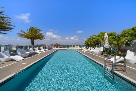 Condo in Bay Harbor Islands, Florida, 2 bedrooms  № 2060091 - photo 2