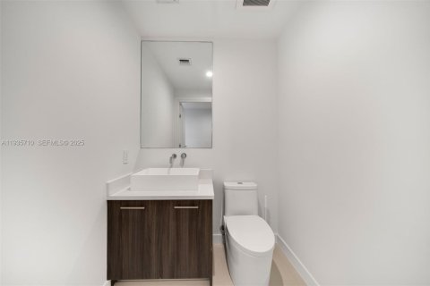 Condo in Bay Harbor Islands, Florida, 2 bedrooms  № 2060091 - photo 11