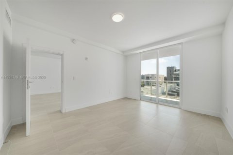 Condo in Bay Harbor Islands, Florida, 2 bedrooms  № 2060091 - photo 7