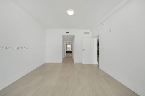 Condo in Bay Harbor Islands, Florida, 2 bedrooms  № 2060091 - photo 25