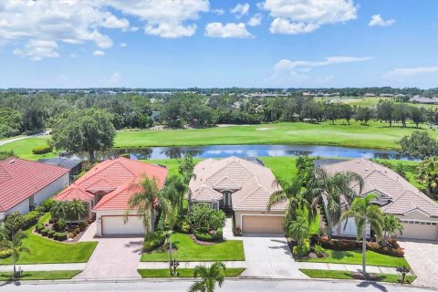Villa ou maison à vendre à North Port, Floride: 3 chambres, 169.36 m2 № 2354530 - photo 2