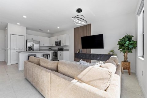 Townhouse in Miami, Florida 3 bedrooms, 137.31 sq.m. № 1874932 - photo 12