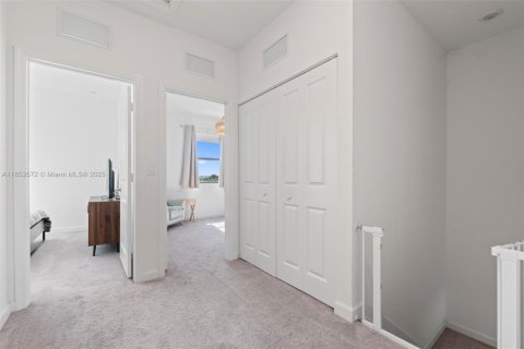 Townhouse in Miami, Florida 3 bedrooms, 137.31 sq.m. № 1874932 - photo 17