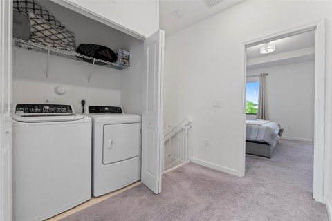Townhouse in Miami, Florida 3 bedrooms, 137.31 sq.m. № 1874932 - photo 18