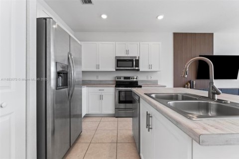 Townhouse in Miami, Florida 3 bedrooms, 137.31 sq.m. № 1874932 - photo 7