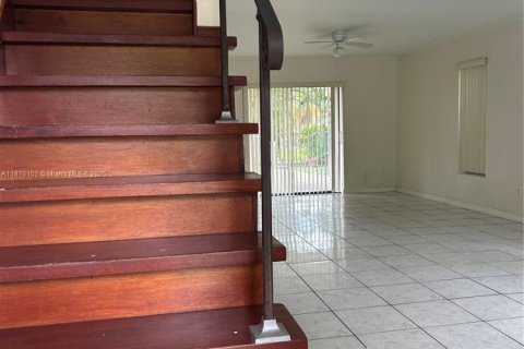 House in Coral Springs, Florida 4 bedrooms, 151.52 sq.m. № 1928977 - photo 4
