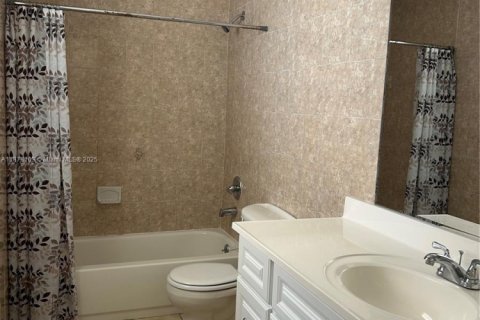 House in Coral Springs, Florida 4 bedrooms, 151.52 sq.m. № 1928977 - photo 21