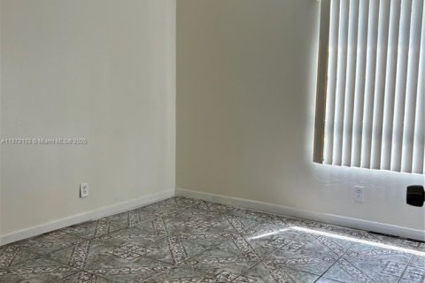 House in Coral Springs, Florida 4 bedrooms, 151.52 sq.m. № 1928977 - photo 17