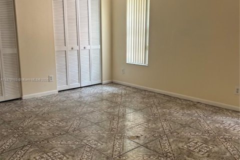 House in Coral Springs, Florida 4 bedrooms, 151.52 sq.m. № 1928977 - photo 22