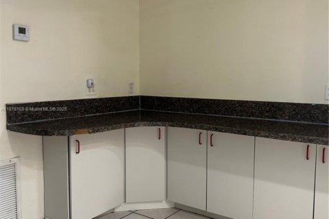 House in Coral Springs, Florida 4 bedrooms, 151.52 sq.m. № 1928977 - photo 12