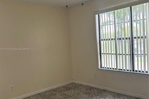 House in Coral Springs, Florida 4 bedrooms, 151.52 sq.m. № 1928977 - photo 13