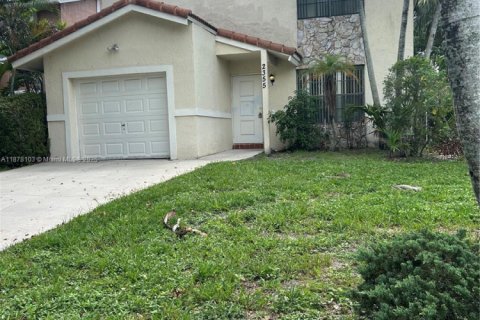 House in Coral Springs, Florida 4 bedrooms, 151.52 sq.m. № 1928977 - photo 3