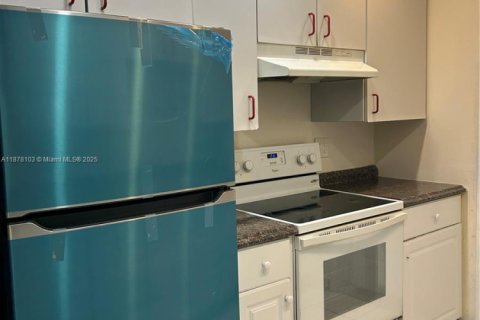 House in Coral Springs, Florida 4 bedrooms, 151.52 sq.m. № 1928977 - photo 10