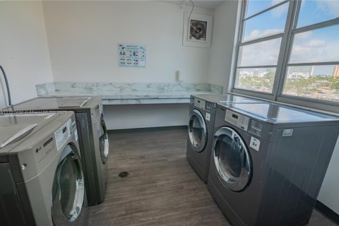 Copropriété à vendre à Sunny Isles Beach, Floride: 1 chambre, 70.79 m2 № 1695316 - photo 10