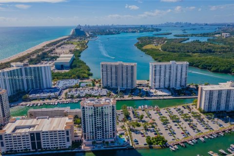 Copropriété à vendre à Sunny Isles Beach, Floride: 1 chambre, 70.79 m2 № 1695316 - photo 14