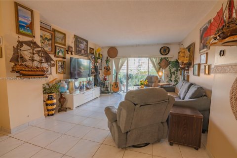 Copropriété à vendre à Sunny Isles Beach, Floride: 1 chambre, 70.79 m2 № 1695316 - photo 1
