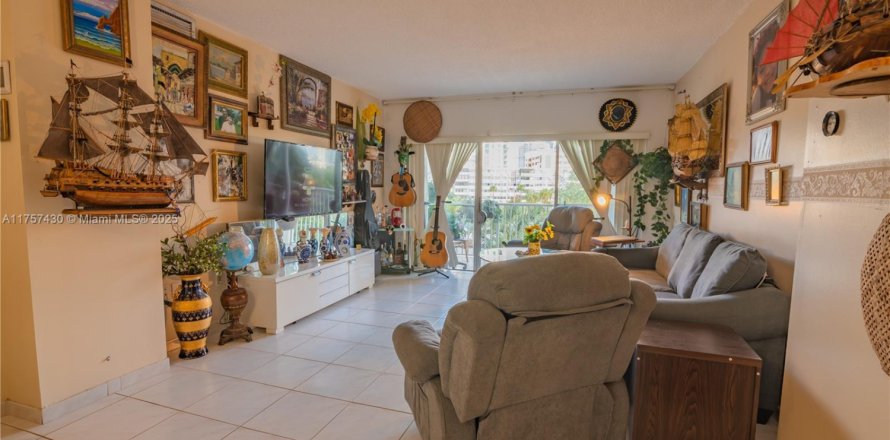 Condo à Sunny Isles Beach, Floride, 1 chambre № 1695316