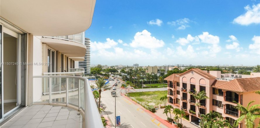 Кондоминиум с 1 спальней в Серфсайд, Флорида № 1959032