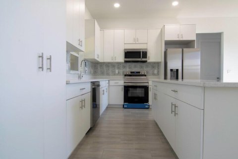 Casa en alquiler en Port Charlotte, Florida, 4 dormitorios, 240.34 m2 № 2168665 - foto 6