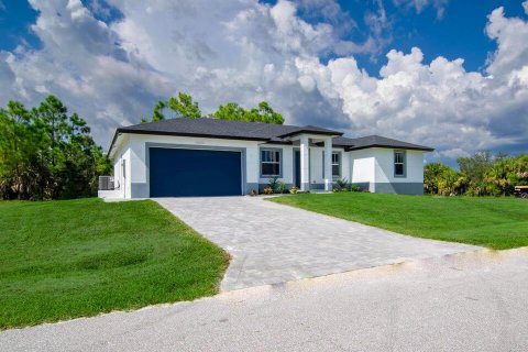 Villa ou maison à Port Charlotte, Floride 4 chambres, 240.34 m2 № 2168665