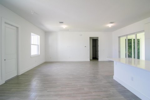 Casa en alquiler en Port Charlotte, Florida, 4 dormitorios, 240.34 m2 № 2168665 - foto 11