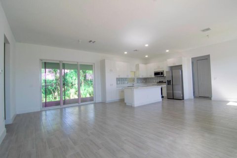Casa en alquiler en Port Charlotte, Florida, 4 dormitorios, 240.34 m2 № 2168665 - foto 10