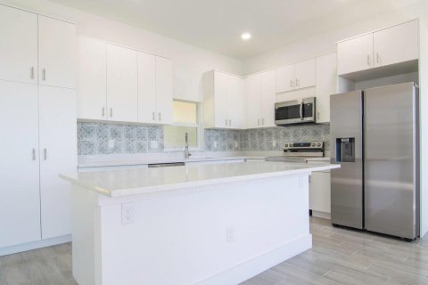 Casa en alquiler en Port Charlotte, Florida, 4 dormitorios, 240.34 m2 № 2168665 - foto 7
