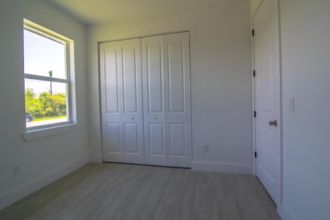 Casa en alquiler en Port Charlotte, Florida, 4 dormitorios, 240.34 m2 № 2168665 - foto 25