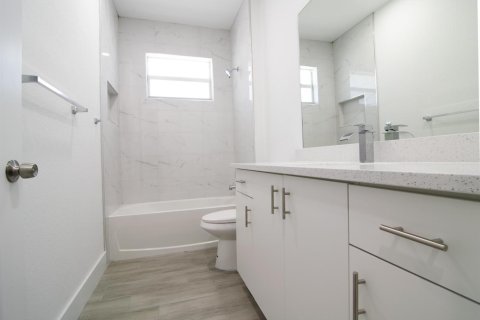 Casa en alquiler en Port Charlotte, Florida, 4 dormitorios, 240.34 m2 № 2168665 - foto 16