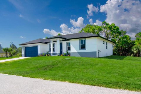 Casa en alquiler en Port Charlotte, Florida, 4 dormitorios, 240.34 m2 № 2168665 - foto 4