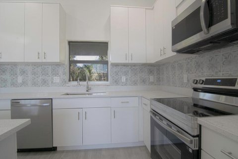 Casa en alquiler en Port Charlotte, Florida, 4 dormitorios, 240.34 m2 № 2168665 - foto 8