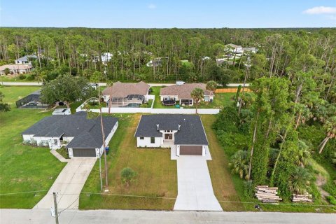 House in North Port, Florida 3 bedrooms, 144.93 sq.m. № 1835528 - photo 2