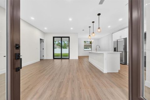 House in North Port, Florida 3 bedrooms, 144.93 sq.m. № 1835528 - photo 8