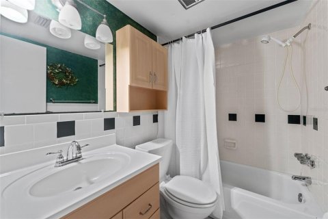 Casa en venta en Tampa, Florida, 4 dormitorios, 156.08 m2 № 1904674 - foto 16