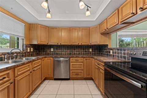 Casa en venta en Tampa, Florida, 4 dormitorios, 156.08 m2 № 1904674 - foto 9