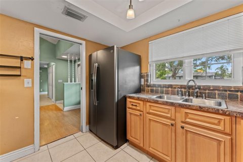 Casa en venta en Tampa, Florida, 4 dormitorios, 156.08 m2 № 1904674 - foto 10