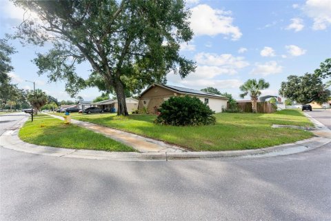 Casa en venta en Tampa, Florida, 4 dormitorios, 156.08 m2 № 1904674 - foto 2
