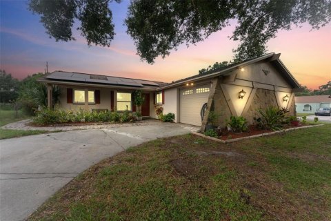Casa en venta en Tampa, Florida, 4 dormitorios, 156.08 m2 № 1904674 - foto 1