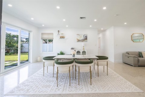 Villa ou maison à vendre à Pompano Beach, Floride: 3 chambres, 133.22 m2 № 1822157 - photo 12