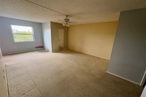 Condo in Lauderhill, Florida, 3 bedrooms  № 2170048 - photo 8