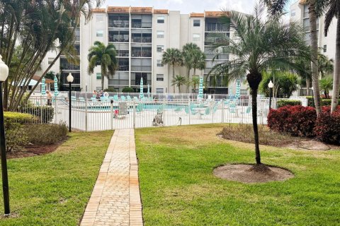 Condo in Lauderhill, Florida, 3 bedrooms  № 2170048 - photo 21