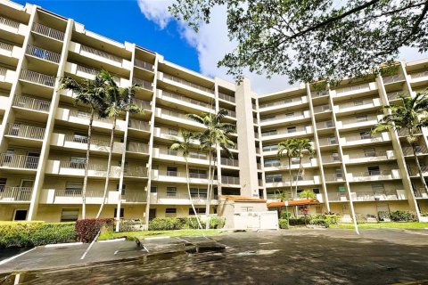 Condo in Lauderhill, Florida, 3 bedrooms № 2170048