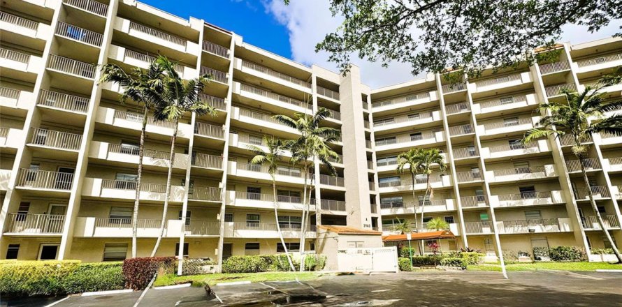 Condo in Lauderhill, Florida, 3 bedrooms  № 2170048