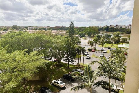 Condo in Lauderhill, Florida, 3 bedrooms  № 2170048 - photo 24