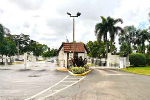 Condo in Lauderhill, Florida, 3 bedrooms  № 2170048 - photo 25