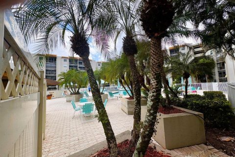 Condo in Lauderhill, Florida, 3 bedrooms  № 2170048 - photo 20