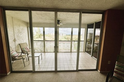 Condo in Lauderhill, Florida, 3 bedrooms  № 2170048 - photo 4