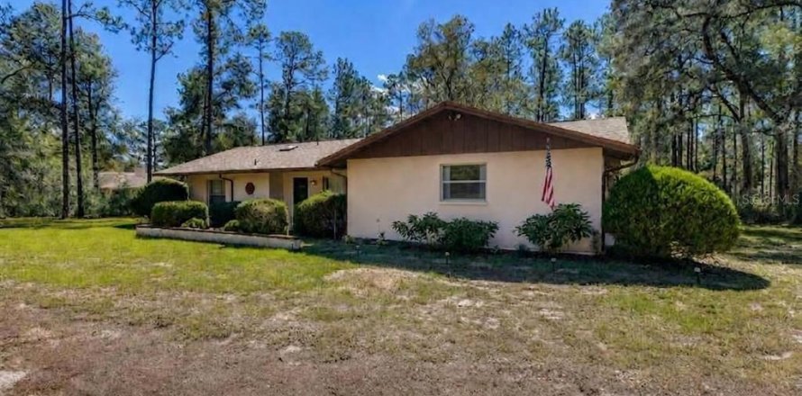 House in Dunnellon, Florida 2 bedrooms, 132.39 sq.m. № 2200242